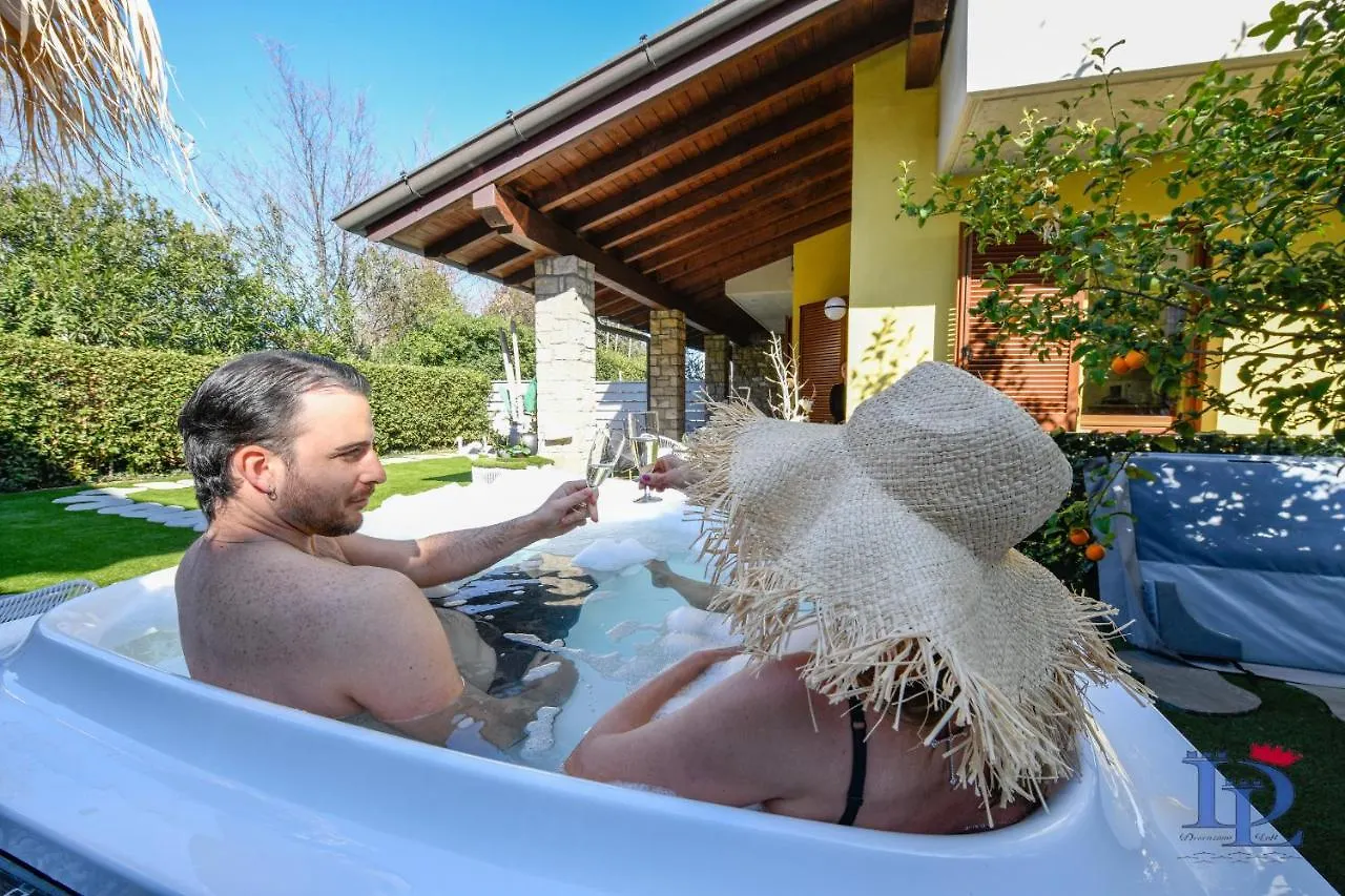Desenzanoloft Official Partner Marriott Homes & Villas - Luxury Suite With Jacuzzi And Garden デセンツァーノ・デル・ガルダ