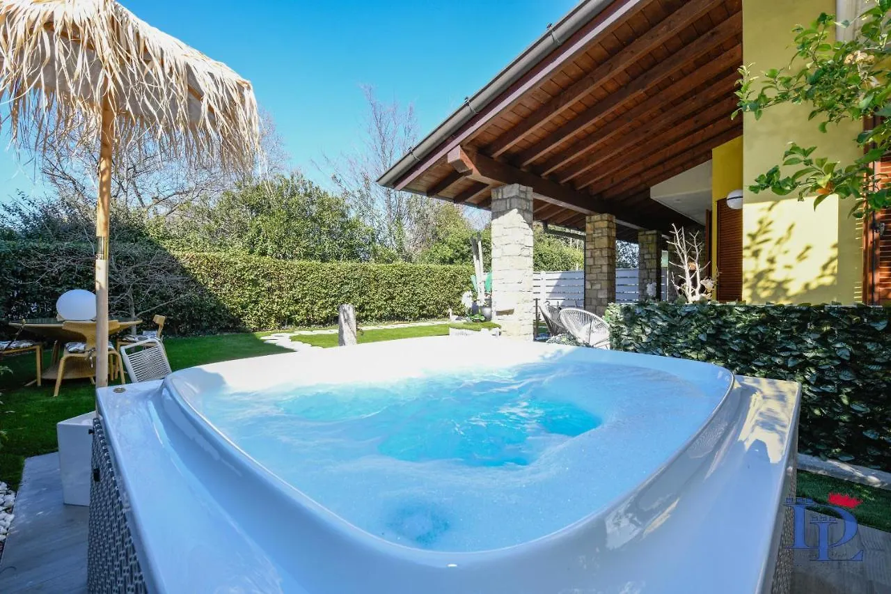 Desenzanoloft Official Partner Marriott Homes & Villas - Luxury Suite With Jacuzzi And Garden Desenzano del Garda
