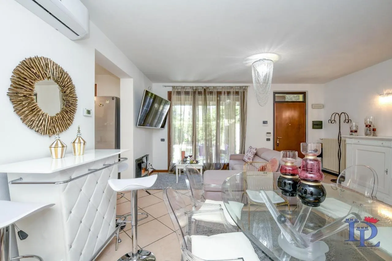 Desenzanoloft Official Partner Marriott Homes & Villas - Luxury Suite With Jacuzzi And Garden Desenzano del Garda
