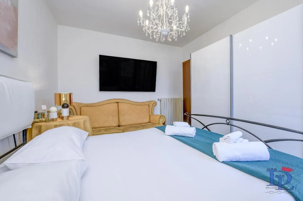 Desenzanoloft Official Partner Marriott Homes & Villas - Luxury Suite With Jacuzzi And Garden Desenzano del Garda 0*,  Italy