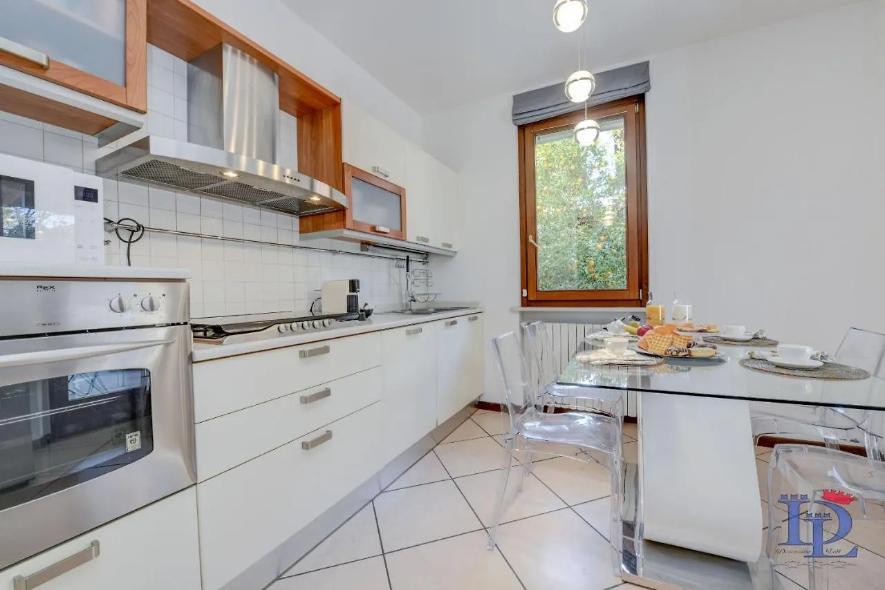 Desenzanoloft Official Partner Marriott Homes & Villas - Luxury Suite With Jacuzzi And Garden Desenzano del Garda