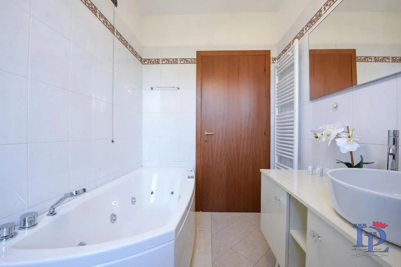 Desenzanoloft Official Partner Marriott Homes & Villas - Luxury Suite With Jacuzzi And Garden Desenzano del Garda