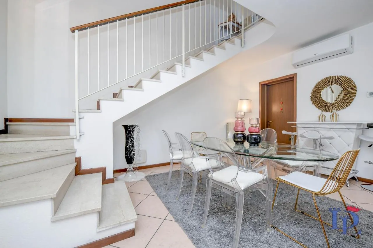 Desenzanoloft Official Partner Marriott Homes & Villas - Luxury Suite With Jacuzzi And Garden Desenzano del Garda